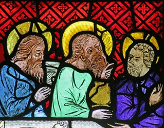 Vitrail représentant Trois figures au Mariage de Cana